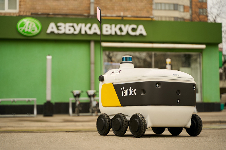 Робот-курьер Яндекса начал доставлять еду из «Азбуки Вкуса» и «ВкусВилла»